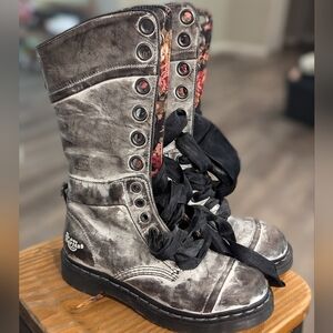 Dr Martens Triumph Boot